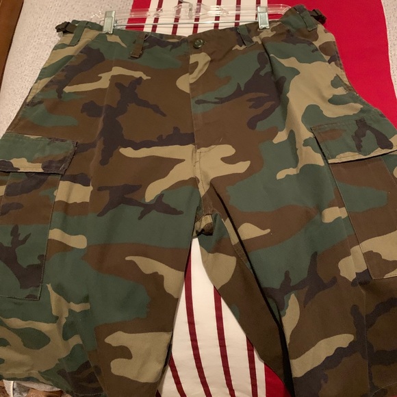 Other - Camo shorts
